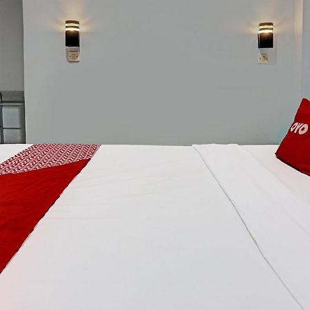 Oyo 91599 Penginapan Mutiara Madiun Zewnętrze zdjęcie