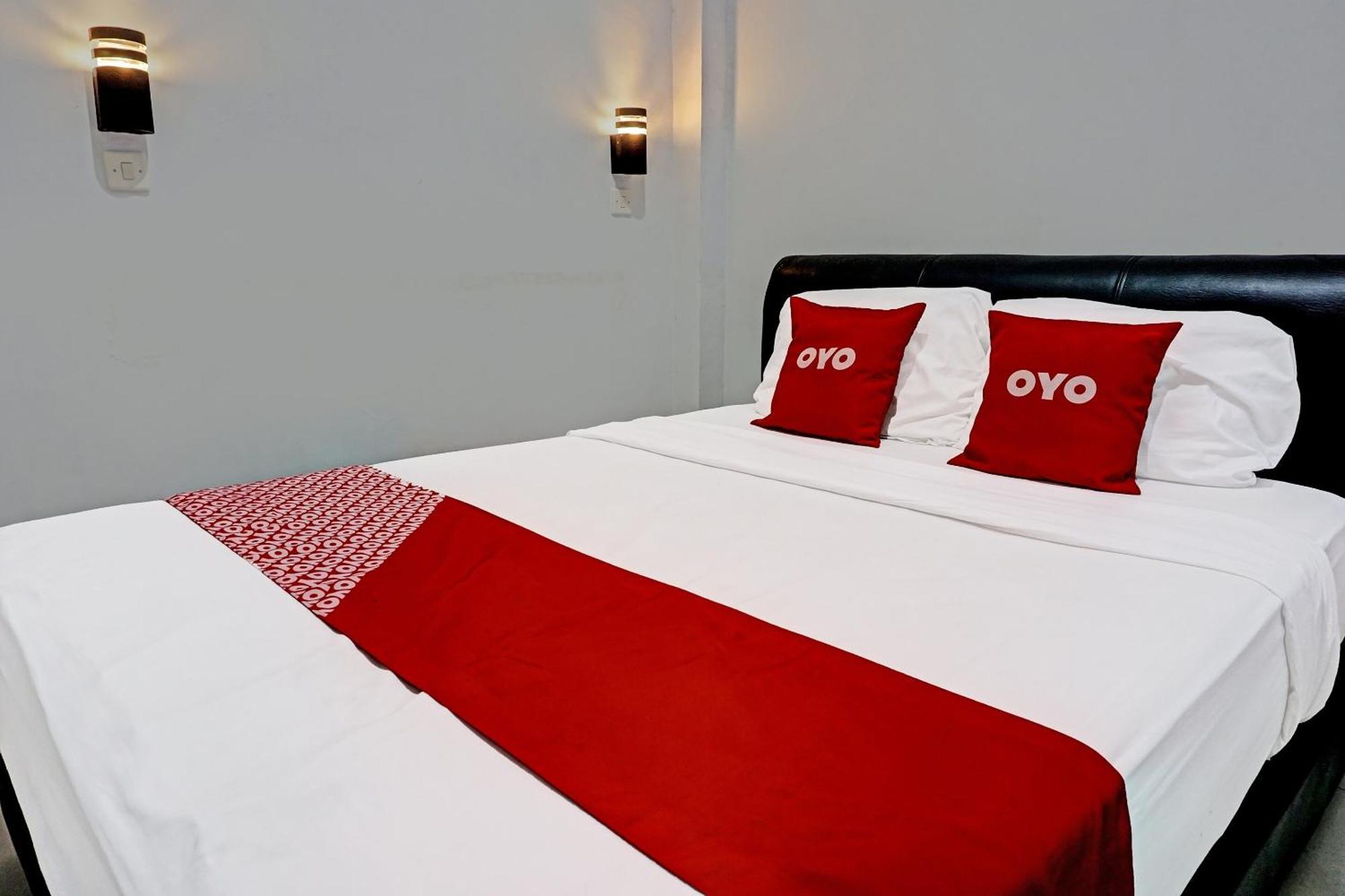 Oyo 91599 Penginapan Mutiara Madiun Zewnętrze zdjęcie