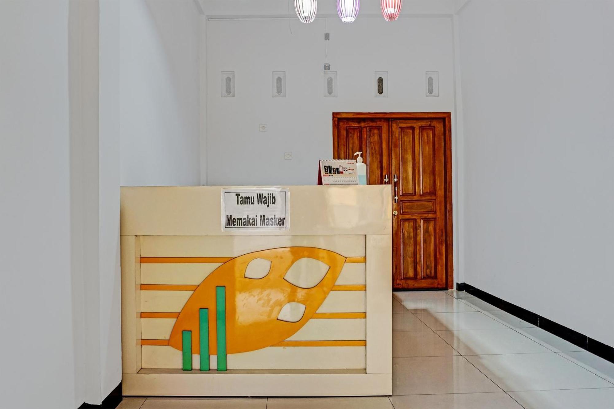 Oyo 91599 Penginapan Mutiara Madiun Zewnętrze zdjęcie