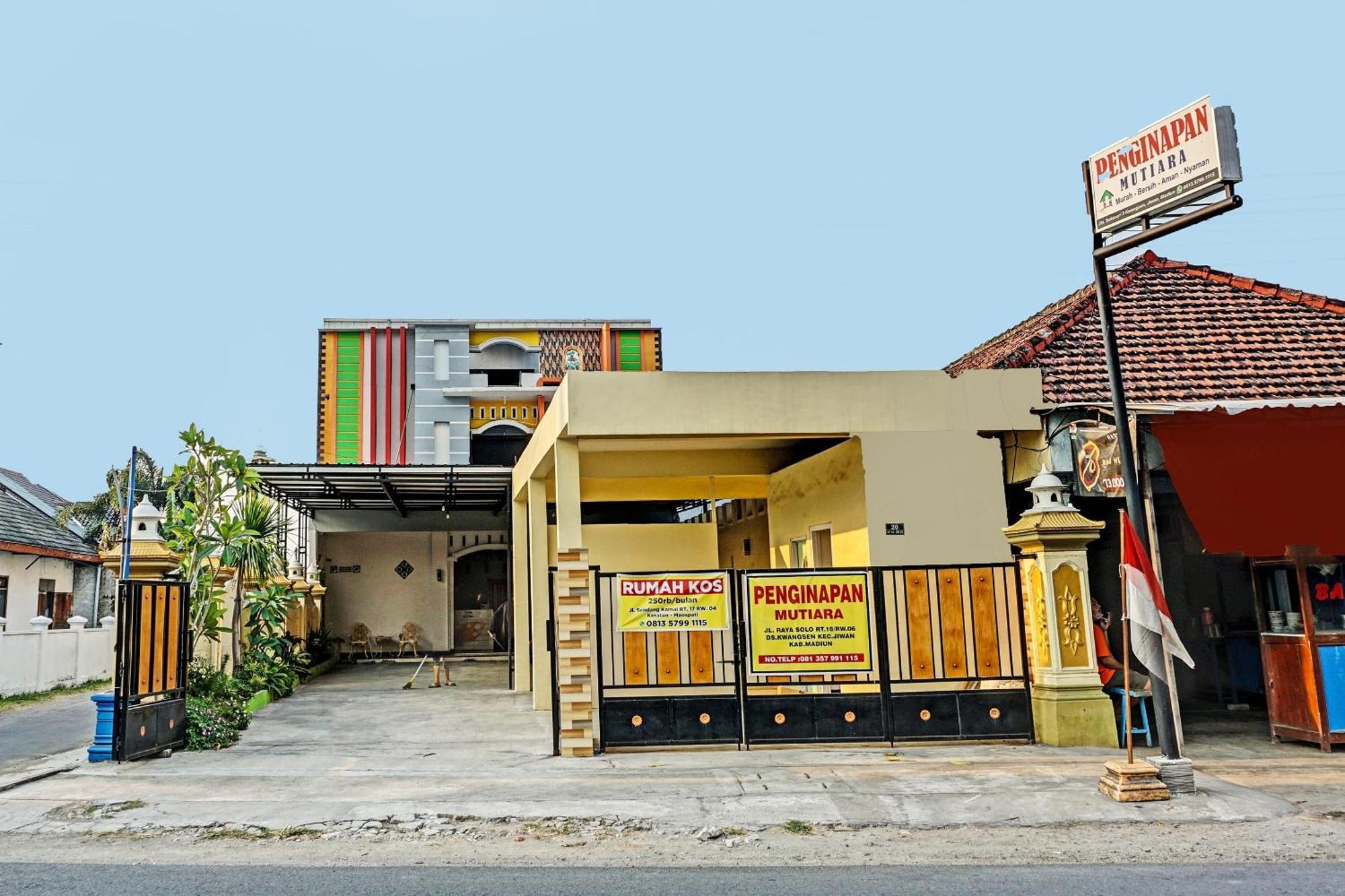 Oyo 91599 Penginapan Mutiara Madiun Zewnętrze zdjęcie