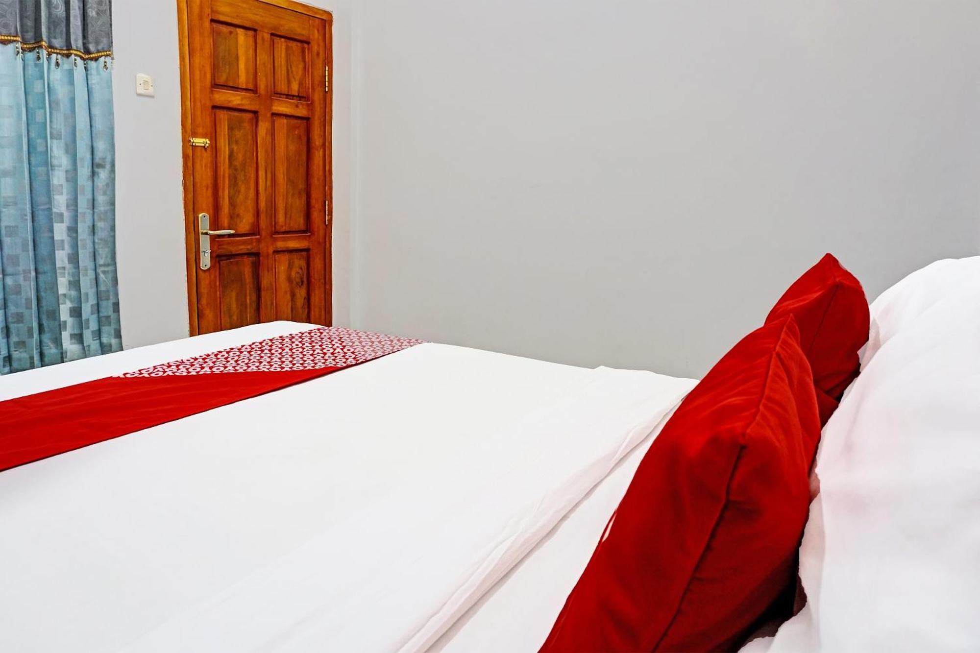Oyo 91599 Penginapan Mutiara Madiun Zewnętrze zdjęcie