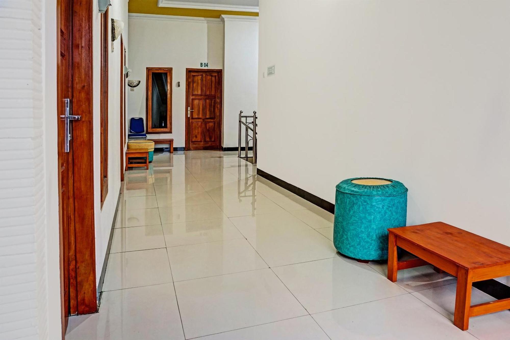 Oyo 91599 Penginapan Mutiara Madiun Zewnętrze zdjęcie